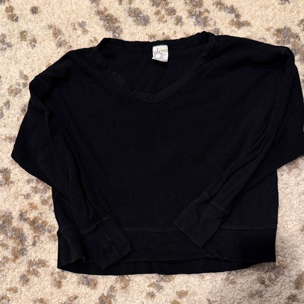 Aerie v neck thermal top with thumb holes. Black XS